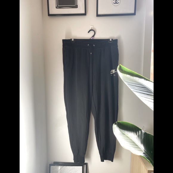 Nike Pants - 🌻Womens Nike Black block joggers